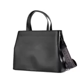 Cartera negra de símil cuero con doble asa corta y correa larga regulable multicolor. Tiene acceso con cierre y botones imantados, tres compartimentos, bolsillo externo con botón y bolsillos internos con y sin cierre. Herrajes plateados e interior de tela de algodón y poliéster.