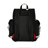 Mochila negra con detalles en marrón y rojo, con estampado a cuadros en los bolsillos laterales y correas frontales.