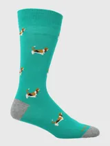 Calcetín largo de hombre color verde menta con estampado repetitivo de perros Basset Hound tricolor. El talón y la punta son de color gris.