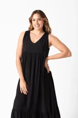 Vestido midi negro de algodón y elastano, con corte evasé, escote en V y sin mangas.