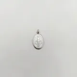 Medalla ovalada de plata 925 con la imagen de la Virgen Milagrosa.