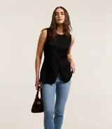 Pantalón de jean skinny de tiro alto, color celeste claro.