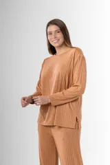 Remerón camel de morley de vara ancha en algodón y viscosa, de silueta amplia.