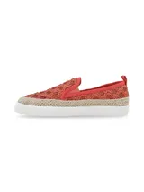 Alpargatas color coral con capellada de tejido yute y elástico en el empeine. Suela blanca con aplicación de yute y plantilla memory foam.