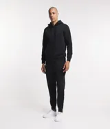 Saco deportivo gris de algodón y poliéster, con capucha ajustable con cordón, cierre frontal con cremallera, mangas largas con puños ajustados y bolsillos laterales.