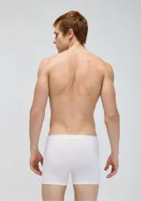 Pack de dos bóxers largos, uno blanco y otro negro, confeccionados en algodón y elastano, con cintura elástica personalizada.