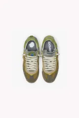 Championes Satorisan modelo Enso Gaia, con diseño patchwork en tonos verde, azul y marrón.