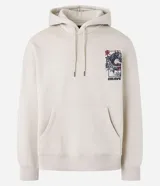 Hoodie color beige claro, corte boxy, con capucha ajustable y bolsillo canguro. Presenta un gran estampado gráfico en la espalda con un dragón oriental, texto en inglés y caracteres japoneses, y la palabra "BRAVE" en la parte superior.