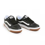 Zapatillas urbanas Vans Hylane de cuero sintético negro con detalles en blanco.