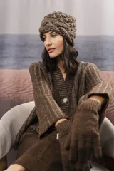 Guantes tejidos a mano en punto jersey, confeccionados 100% en lana fina sin teñir.