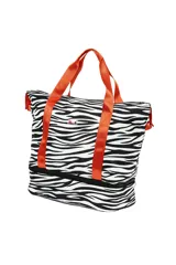 Bolso tipo tote negro con base rígida, doble asa corta azul y cierre superior con cremallera.