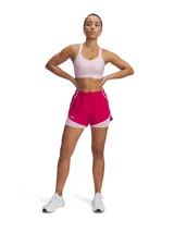 Short deportivo Under Armour Fly By 2 in 1 para mujer, color verde agua con detalles en blanco. Cuenta con cintura elástica, calza interior incorporada y bolsillo lateral con cierre.