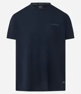Remera deportiva negra de poliéster y elastano, con tecnología dry, cuello redondo, manga corta, textura y estampa lettering en el pecho.