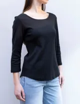 Remera de algodón blanca marca Ruby Rd, de manga tres cuartos y cuello redondo.