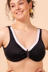 Soutien de bikini negro con vivos blancos, sin aro, con aplique metálico en el escote, breteles regulables y nudo en la espalda para ajustar.