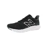 Championes de running New Balance, color negro con detalles en gris y logo plateado.