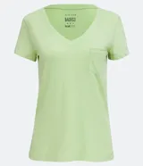 Remera celeste de algodón con escote en V, mangas cortas y bolsillo en el pecho.