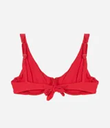 Top de bikini rojo de microfibra acanalada, con media taza alargada, breteles ajustables, aro y lazo en la espalda.