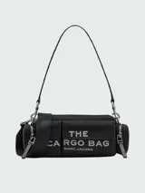 Bolso de hombro Marc Jacobs modelo The Cargo Canvas, color negro con logo estampado en blanco.