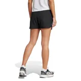 Short deportivo Adidas negro con logo blanco en la pierna izquierda.