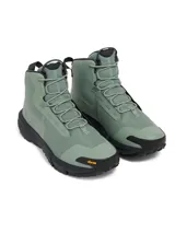 Bota táctica Under Armour Charged Valsetz Mid color verde oliva con detalles en negro.