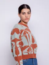 Sweater de jacquard con estampado orgánico en blanco y negro, de manga larga y cuello redondo.