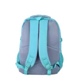 Mochila negra de la marca Umbro, con varios compartimentos y una botella de agua en el lateral.