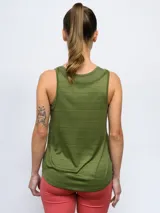 Musculosa deportiva negra de poliéster con logo Umbro estampado en el pecho.