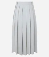 Pollera midi de poliéster color blanco, de sastrería, con pliegues y trabillas en la cintura.