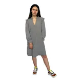Vestido de corte midi con estampado a cuadros en blanco y negro, mangas largas y detalle de fruncido en los hombros.