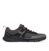 Zapatillas de senderismo Columbia Konos Low para hombre, color gris oscuro con detalles en negro y cordones rojos. Capellada de malla resistente al agua y suela de caucho de alta tracción Omni-Grip.