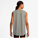Musculosa deportiva Nike One Relaxed Dri Fit Tank, color gris.