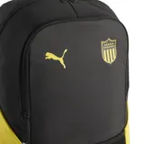 Mochila Puma de poliéster color negro con detalles en amarillo. Incluye logo de Puma y escudo del Club Atlético Peñarol en amarillo. Cuenta con un compartimento principal con cierre, un bolsillo frontal con cierre, dos bolsillos laterales de malla y correas ajustables para los hombros.