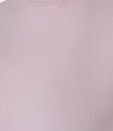 Blusa color beige de viscosa con elastano, de manga corta, cuello redondo, textura acanalada y bajo ondulado.