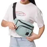 Riñonera color verde agua con cierre superior y bolsillo frontal con cierre.