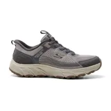 Championes Skechers Hillcrest 2.0 color gris con detalles en marrón. Diseñados con tecnología Slip-ins y Heel Pillow, corte de malla con cintas elásticas y plantilla Skechers Air-Cooled Memory Foam.