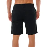 Bermuda de gabardina negra, corte recto, con bolsillos laterales y traseros.