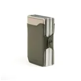 Billetera doble de cuero marrón con detalles en rosa. Cuenta con doble caja de aluminio con sistema de deslizamiento para tarjetas, clip para billetes y espacio adicional para documentos.