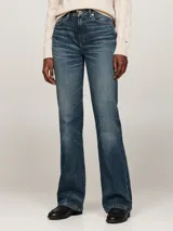 Pantalón de jean azul de corte bootcut, talle medio, con efecto desteñido y cinco bolsillos.