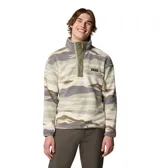 Buzo polar Columbia de hombre con estampado de camuflaje en tonos beige, gris y verde. Tiene cuello alto con cierre de botones a presión, bolsillo en el pecho con cierre de cremallera y logo de la marca bordado.