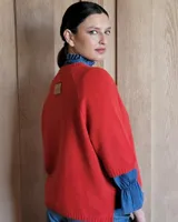 Sweater rojo de lana lambswool con mangas 3/4.