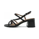 Sandalias negras de cuero sintético con tiras finas cruzadas y tacón cuadrado.
