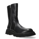 Botas de caña media de cuero sintético color negro, con cierre lateral y suela track.