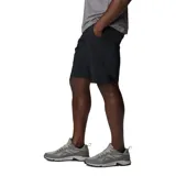 Short deportivo gris de corte recto, con bolsillos laterales con cierre y cintura elástica con cinturón ajustable.