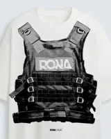 Remera blanca de algodón con estampado frontal de un chaleco antibalas negro con la inscripción "RONA". Corte oversize y unisex.
