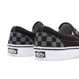 Zapatillas Vans Classic Slip-On con estampado a cuadros en blanco y negro.