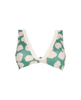 Top de bikini triangular con estampado de conchas marinas y borde de crochet color crema.