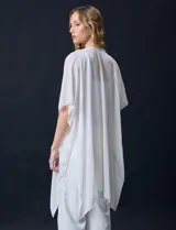 Kimono negro de gasa con apliques de brillos.