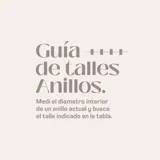 Anillo ancho de plata 925 con diseño moderno y superficie texturizada.