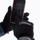 Guantes unisex negros de polar con parche de PU en la palma y punta touch en pulgar e índice.